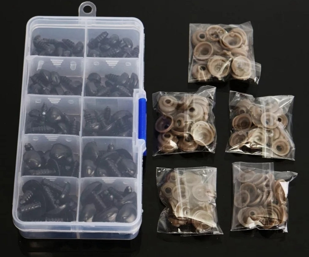 Set of 100 triangular noses